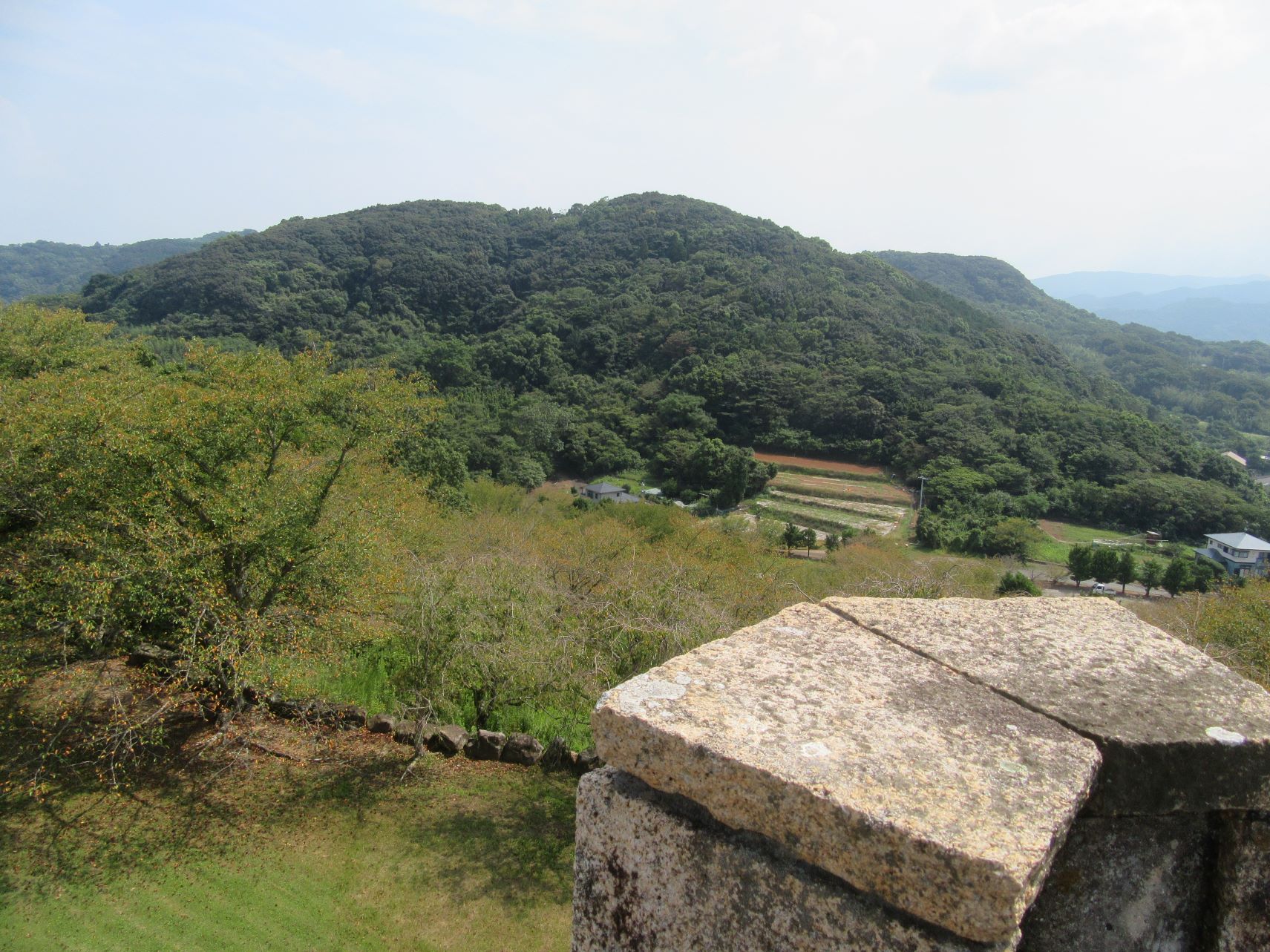 長崎県西海市四本堂公園展望台から見る、秋の自然。