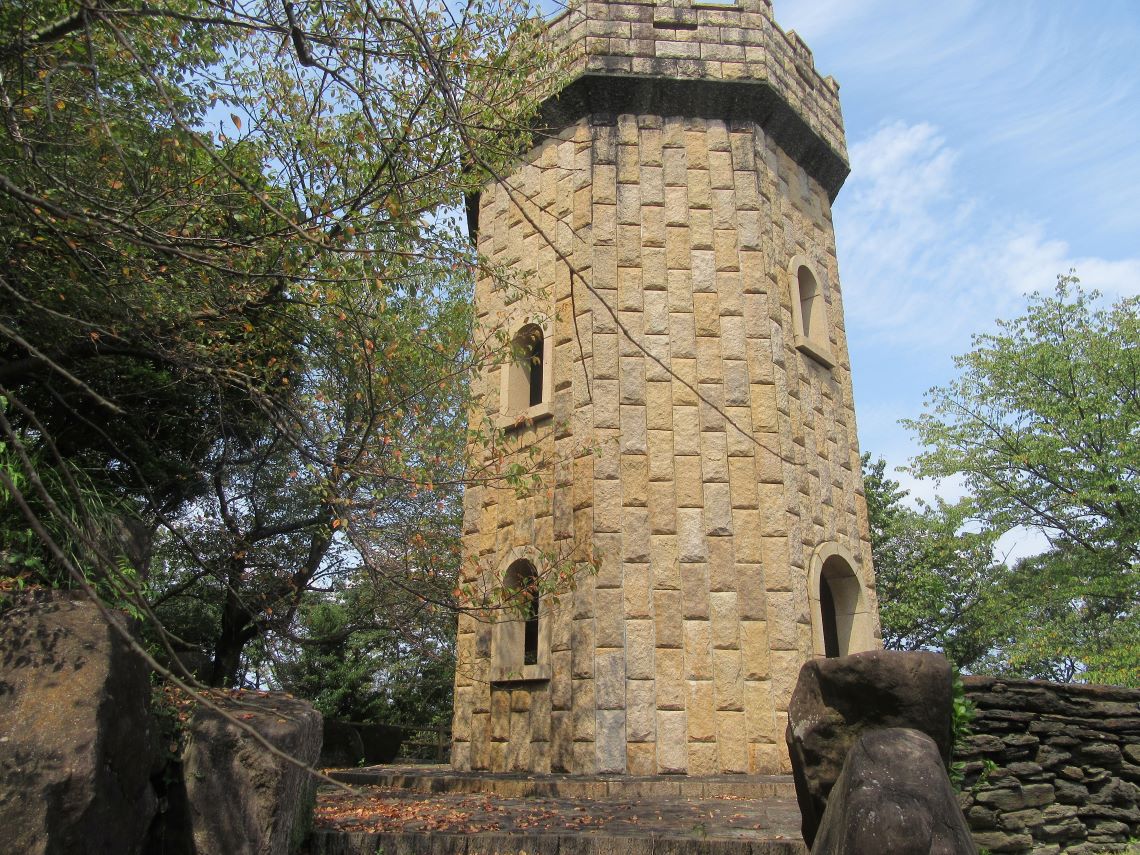 長崎県西海市四本堂公園の展望台の外観。