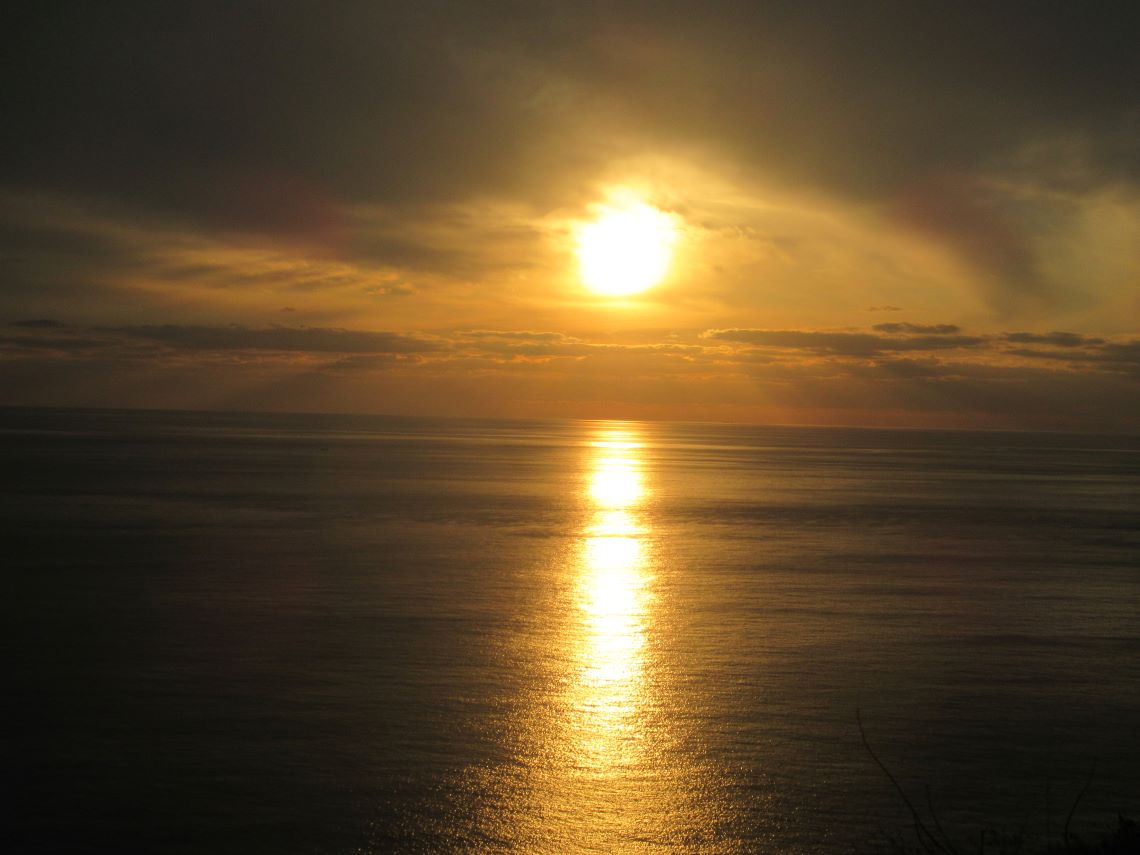 長崎県長崎市の『道の駅 夕陽が丘そとめ』で撮影した反射も美しい夕焼けの写真