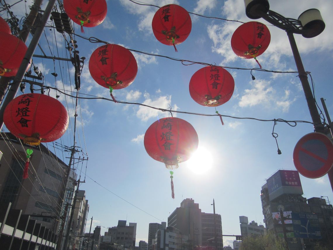長崎市の「てつばし」こと銕橋で撮影したランタンと太陽。