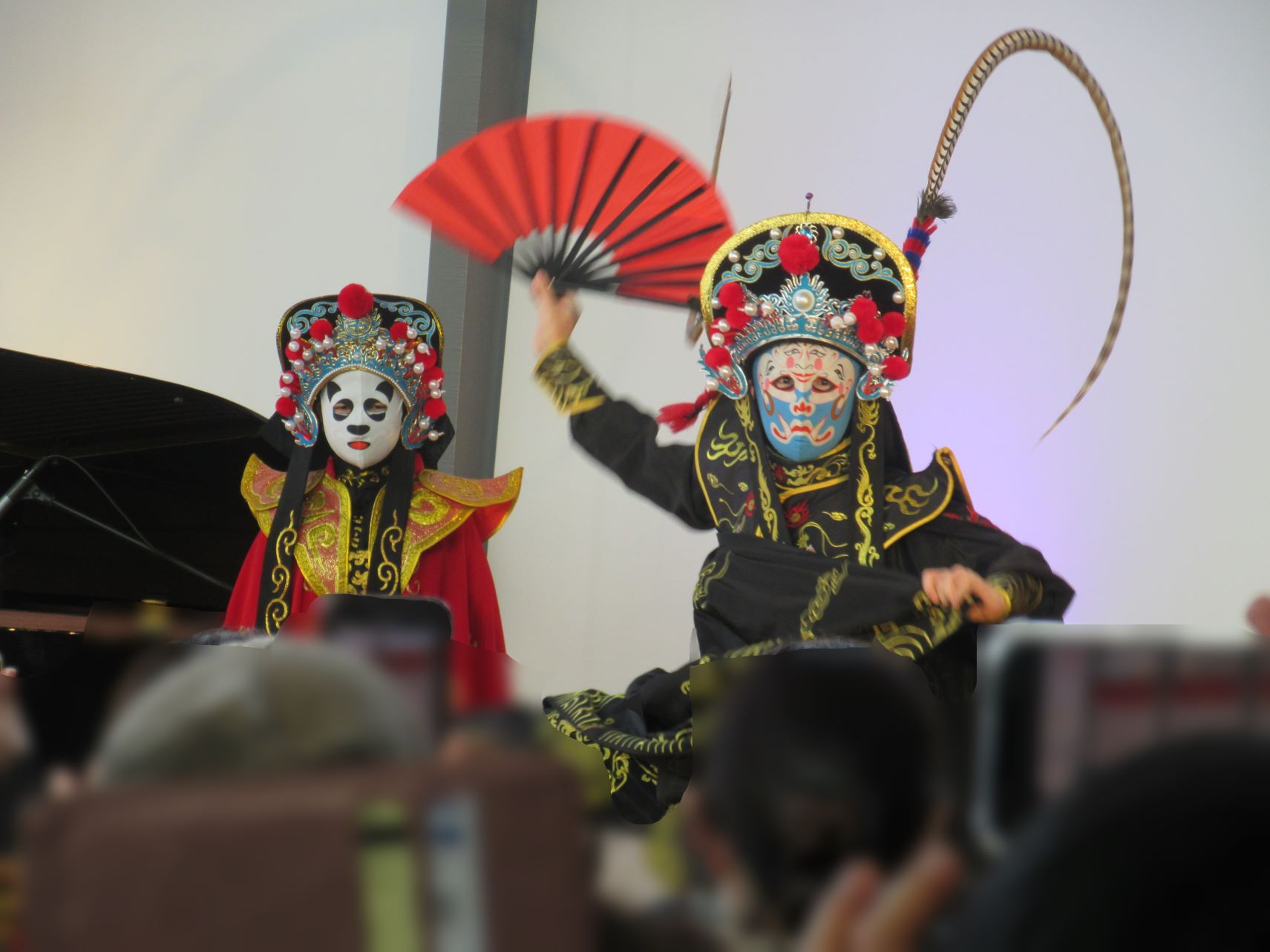 長崎県美術館での躍動感ある変面ショー。