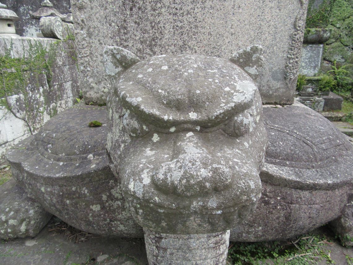 長崎市の大音寺の亀趺にご挨拶。