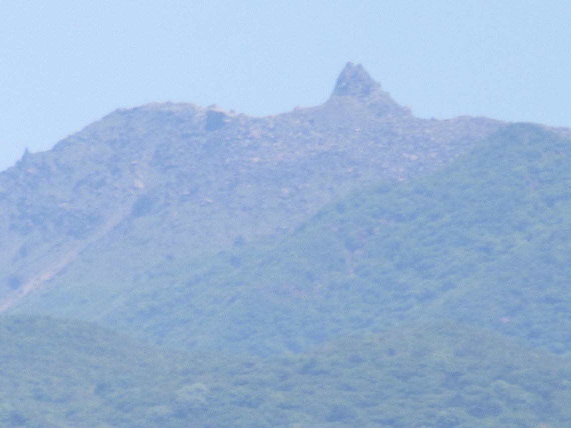 長崎県雲仙市千々石町にある千々石観光センターで撮影した、普賢岳と平成新山。