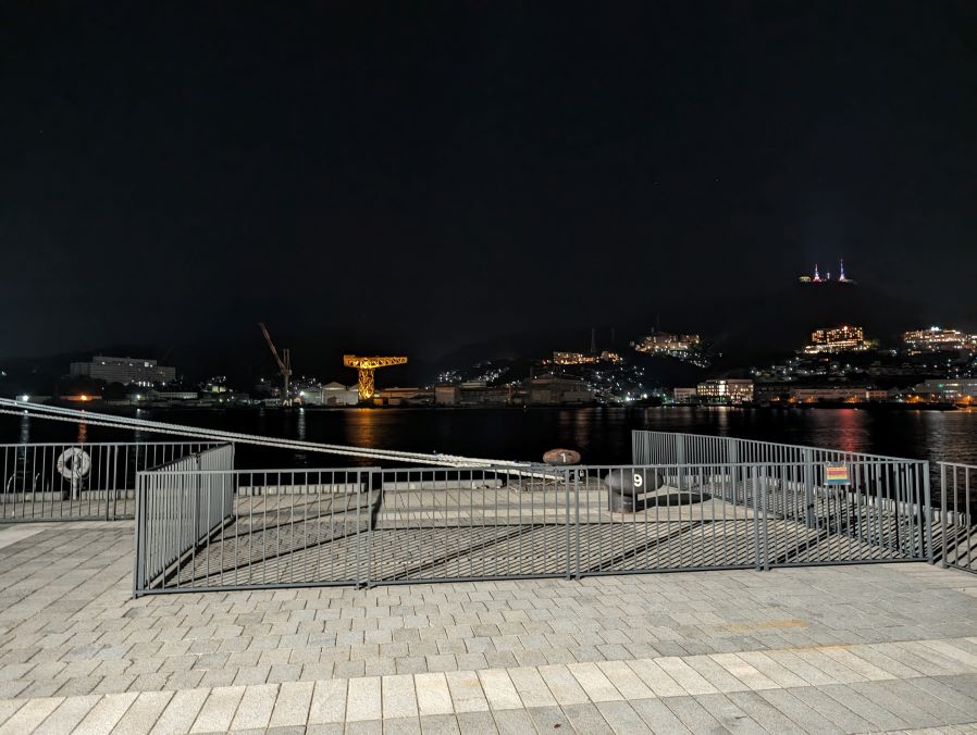 夜の長崎市の長崎水辺の森公園。