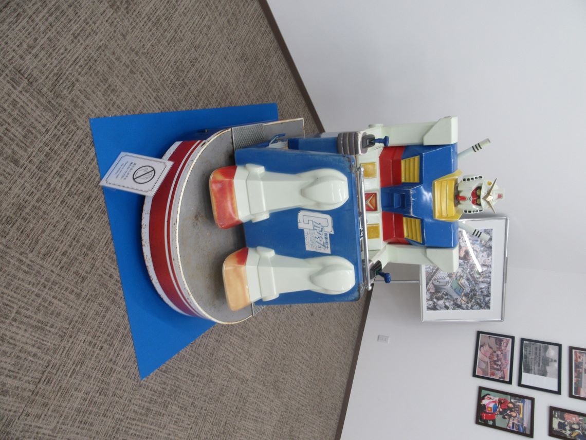 みらい長崎ココウォークで期間限定展示中の、浜屋百貨店の屋上プレイランドにあったガンダムと写真。