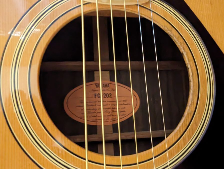 YAMAHAのアコースティックギター・FG-202。