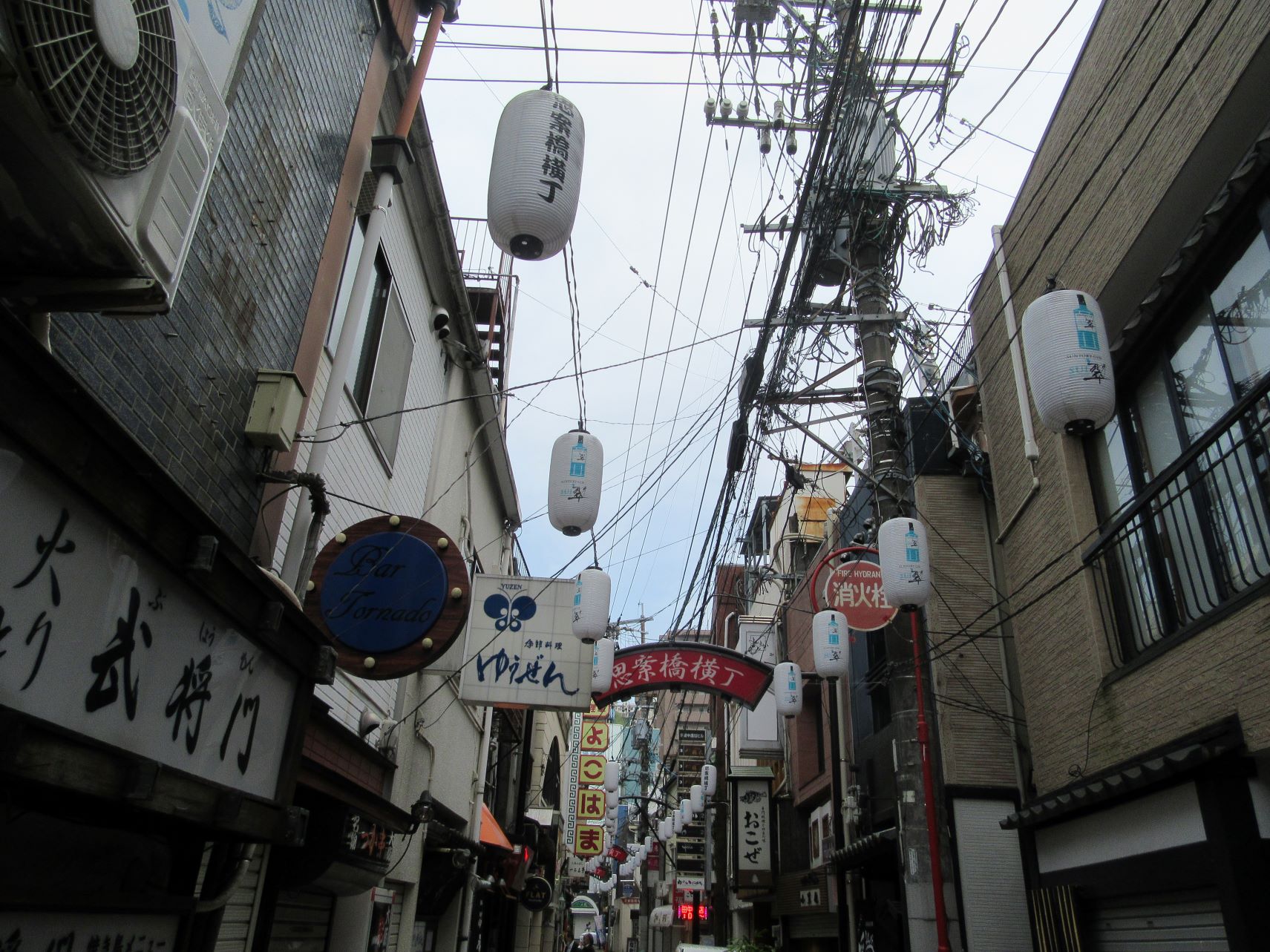 長崎市思案橋横丁の風景。
