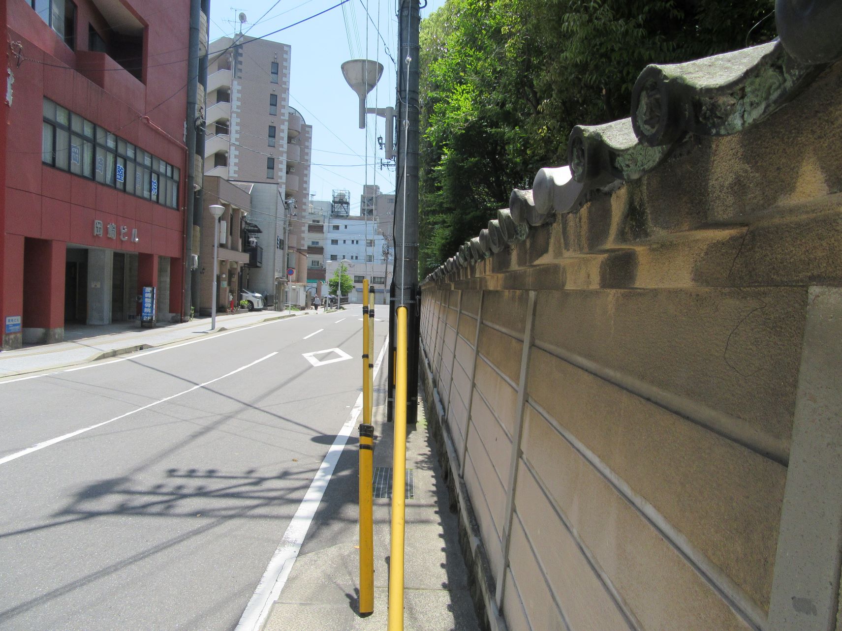 長崎県長崎市・伊勢宮の外側。