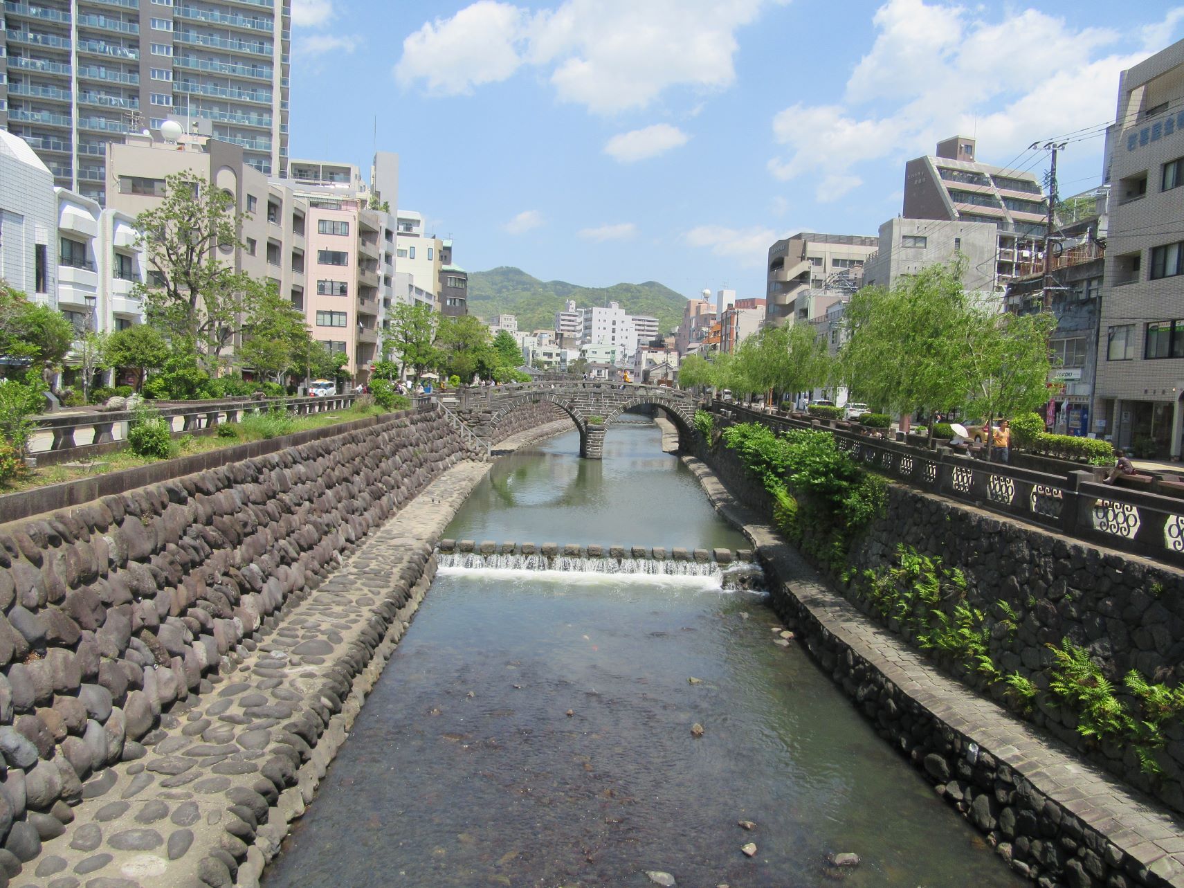 長崎県長崎市・眼鏡橋を中央橋方面から。