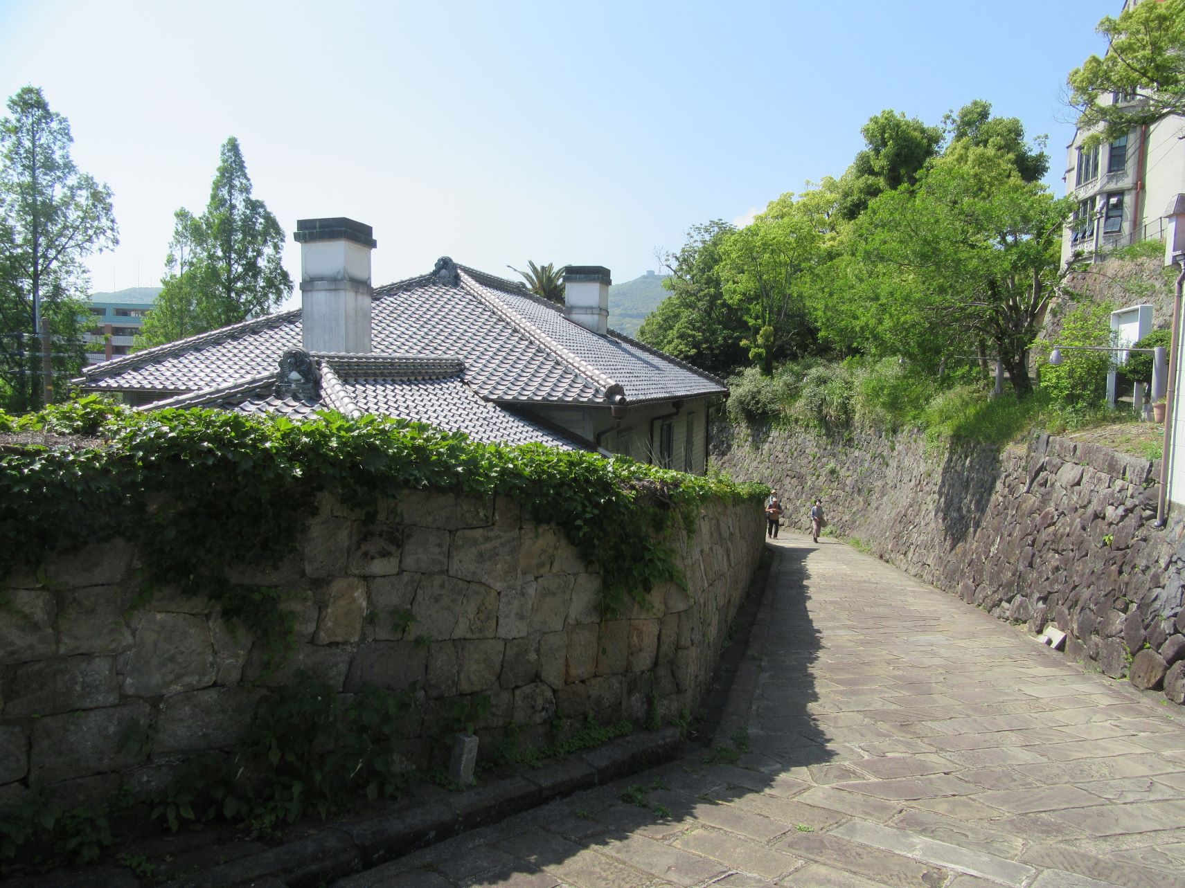 長崎県長崎市・オランダ坂の、おそらく高倉健主演映画・『網走番外地 望郷篇』でも登場した道。