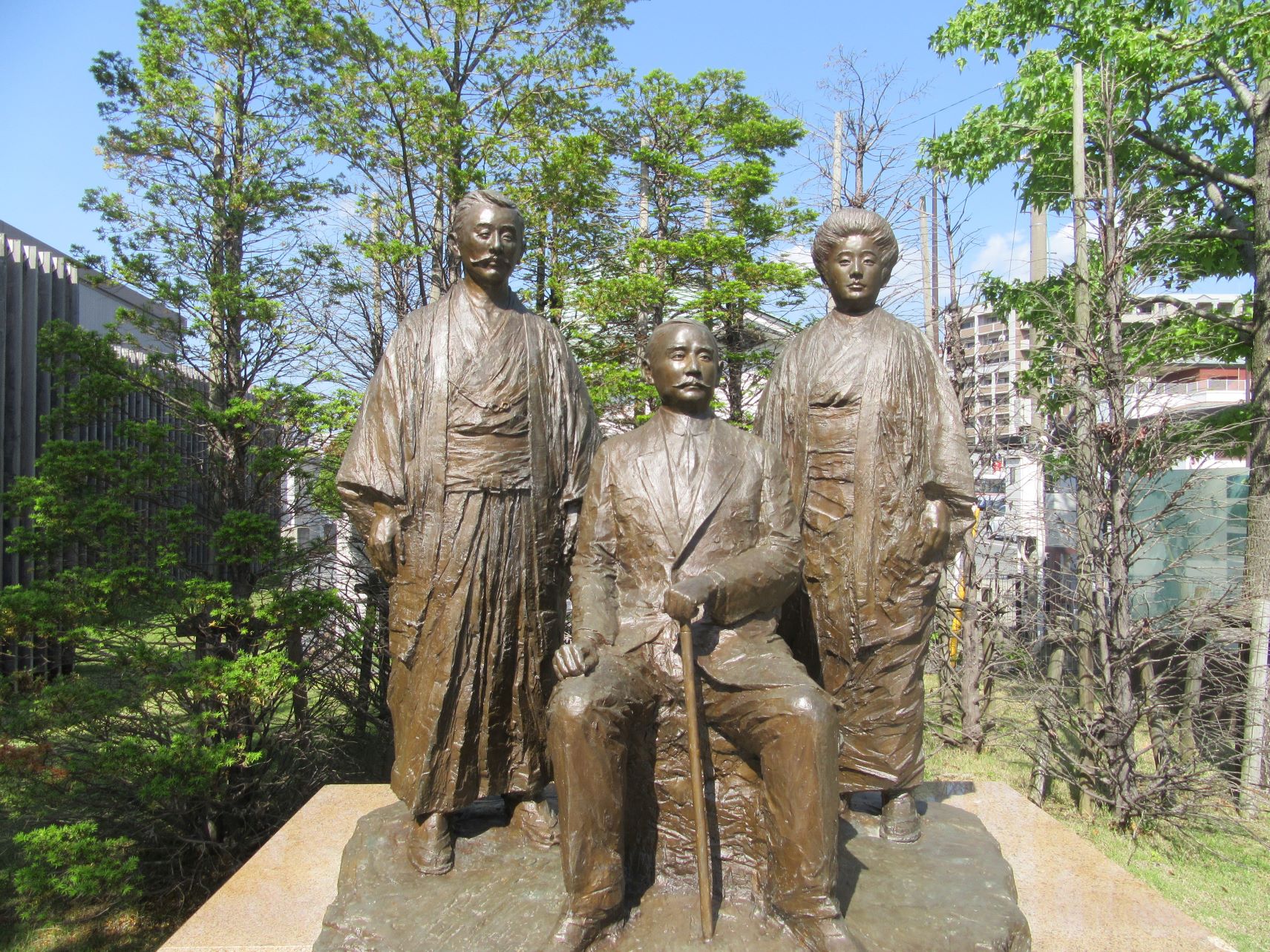 長崎県長崎市・孫文と梅屋庄吉・トク夫妻の像。