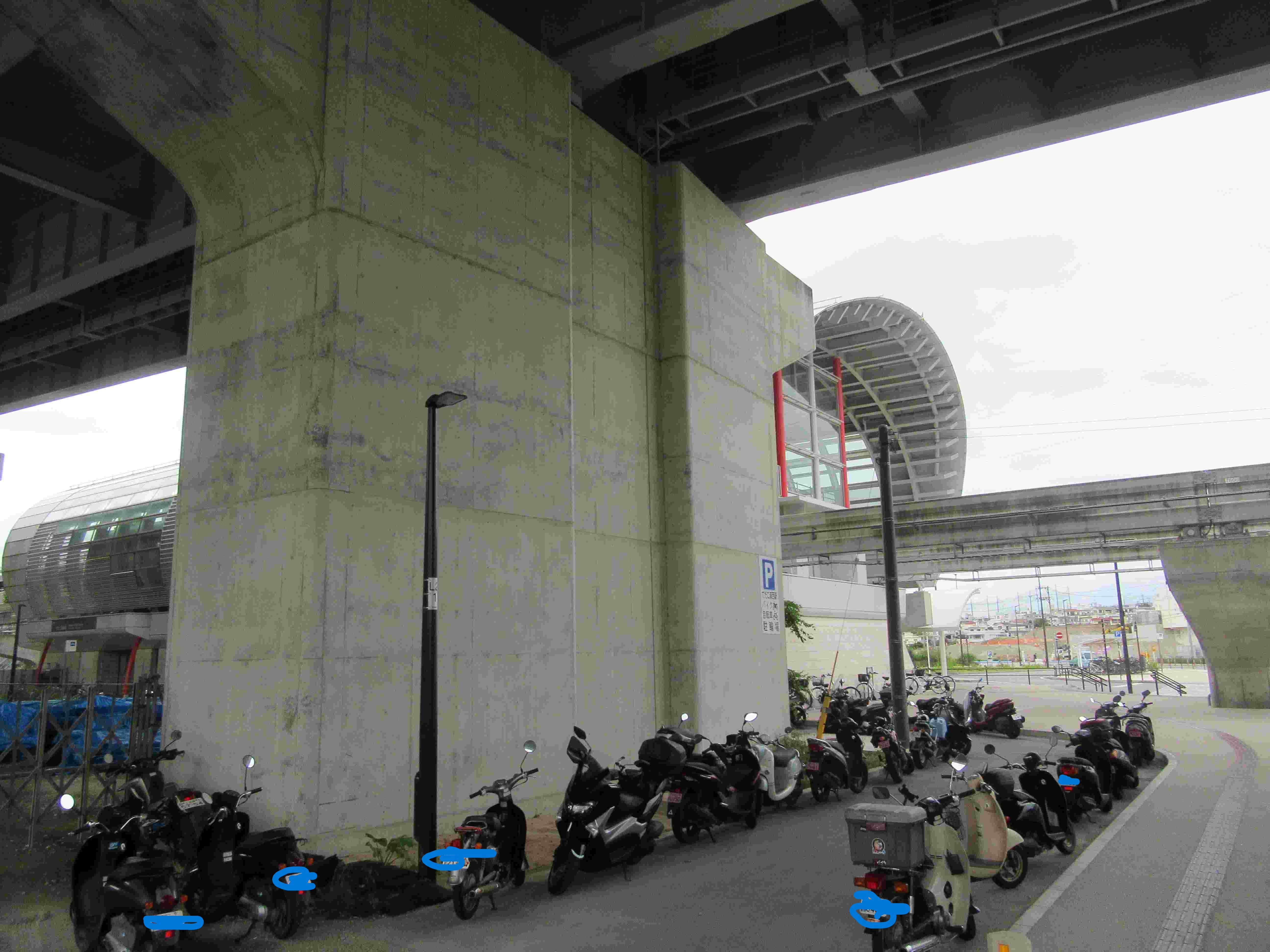 てだこ浦西駅周辺の駐輪場。