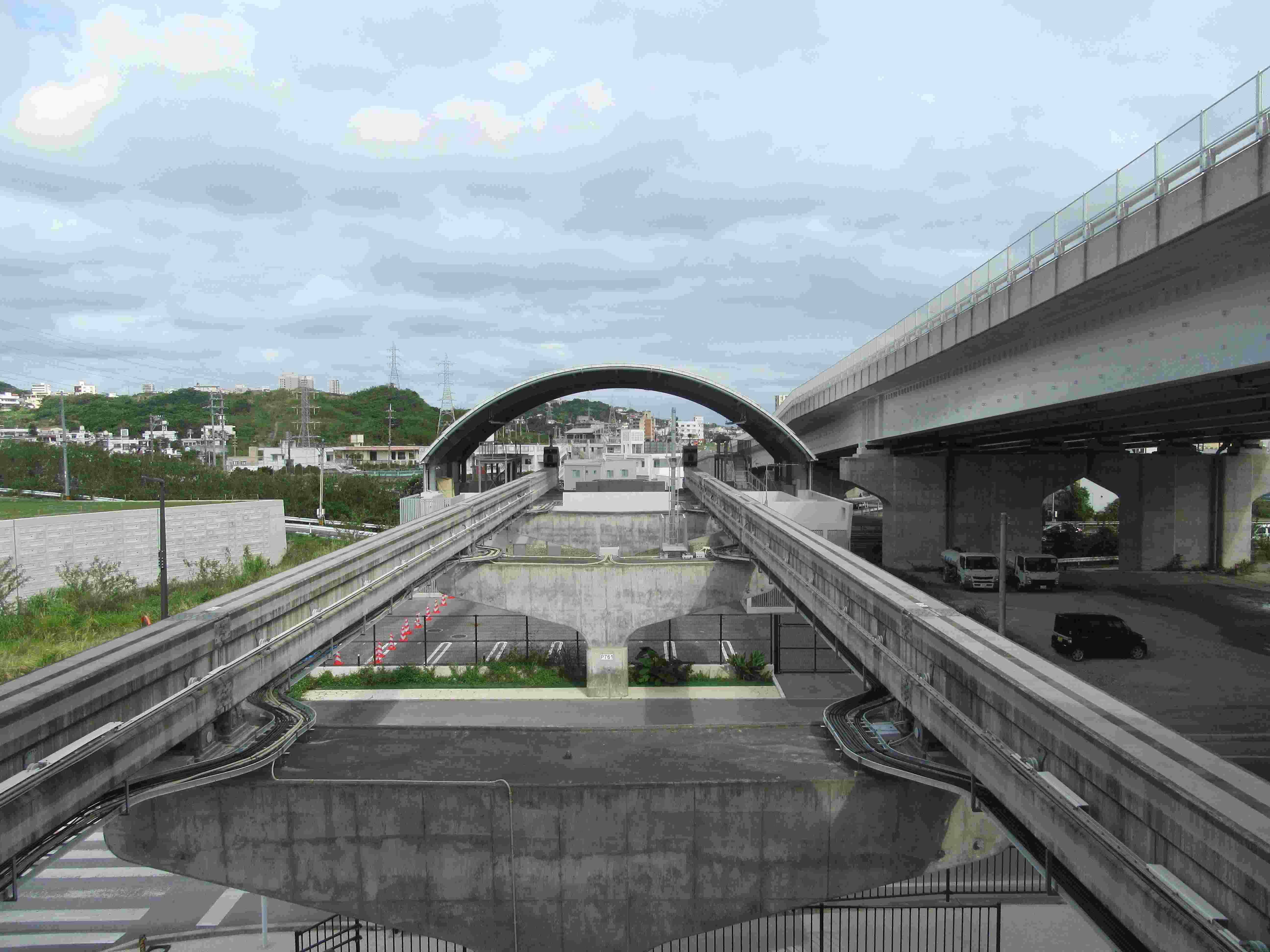 てだこ浦西駅のホームから見える、線路の終わり。
