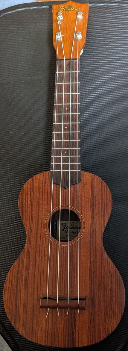 ソプラノウクレレ Famous FS-3。